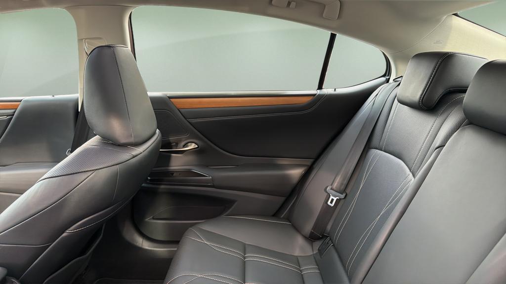 used 2019 Lexus ES 350 car, priced at $31,276