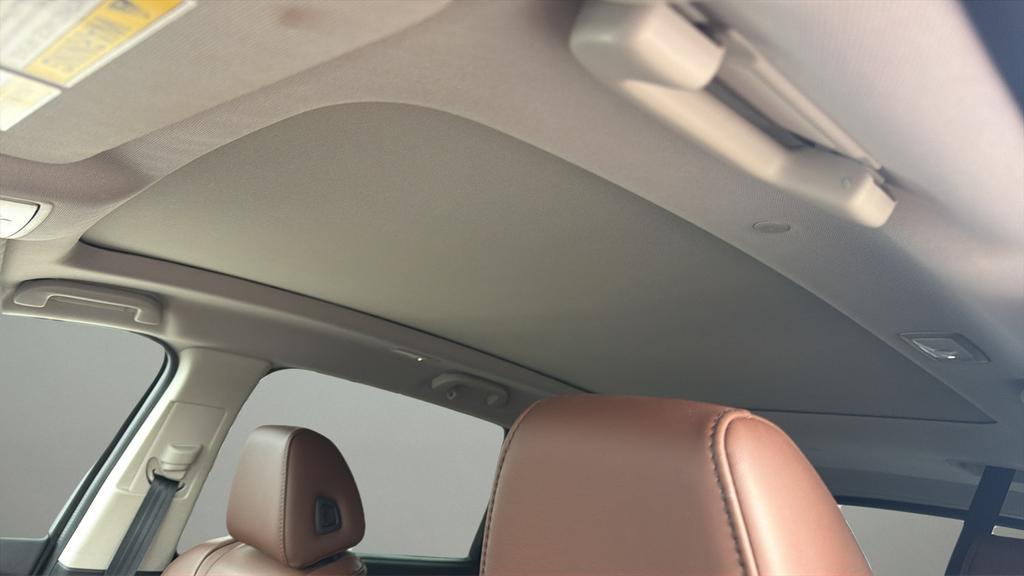 used 2023 Acura MDX car, priced at $38,900