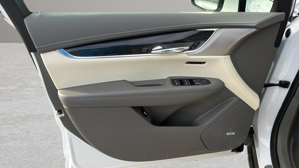 used 2022 Cadillac XT6 car, priced at $31,975