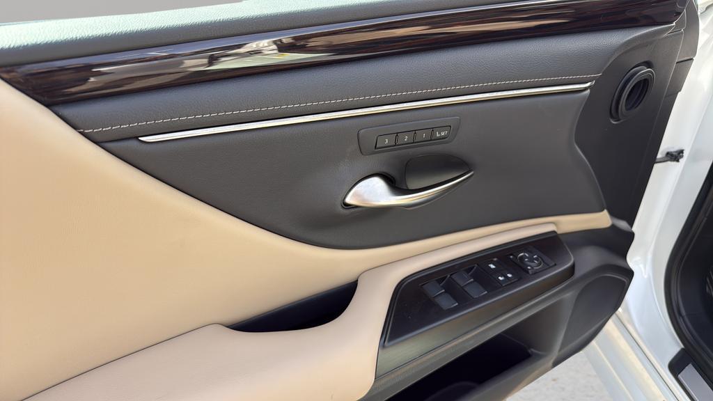 used 2019 Lexus ES 350 car, priced at $27,199