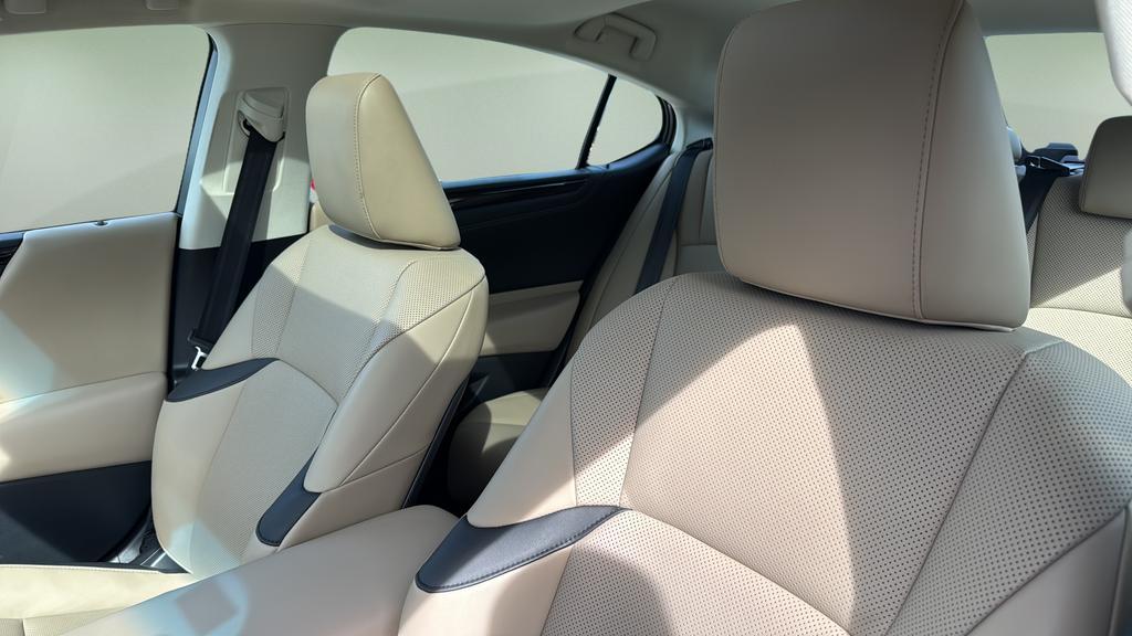 used 2019 Lexus ES 350 car, priced at $27,199