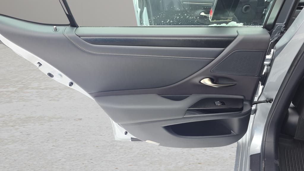 used 2023 Lexus ES 350 car, priced at $37,800