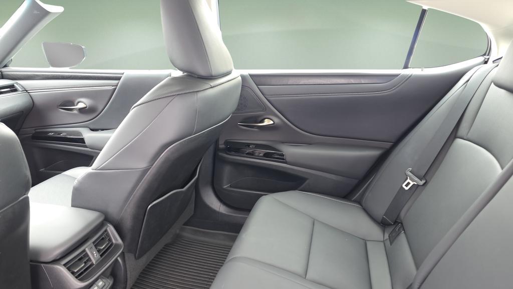 used 2023 Lexus ES 350 car, priced at $37,800