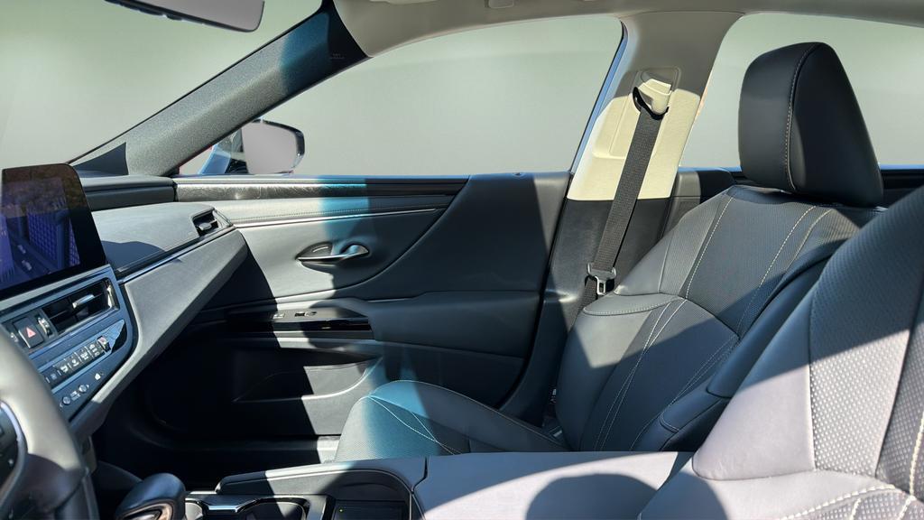 used 2023 Lexus ES 300h car, priced at $41,903