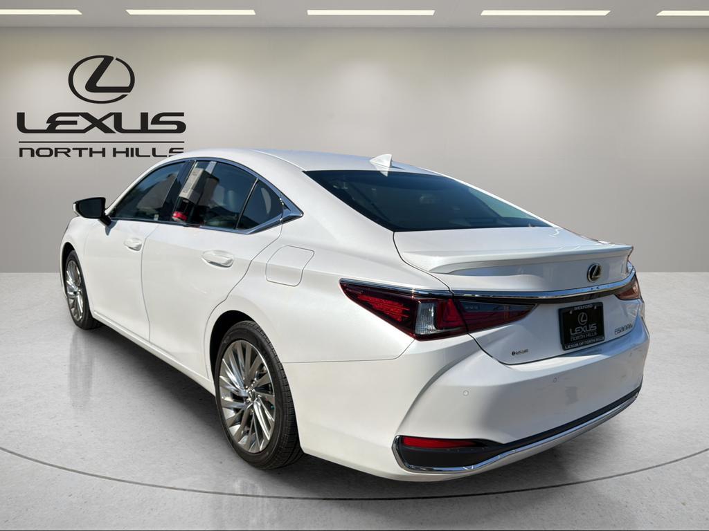 used 2023 Lexus ES 300h car, priced at $41,903