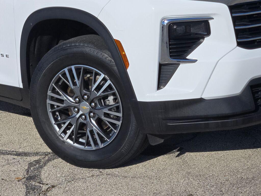 used 2024 Chevrolet Traverse car, priced at $33,799