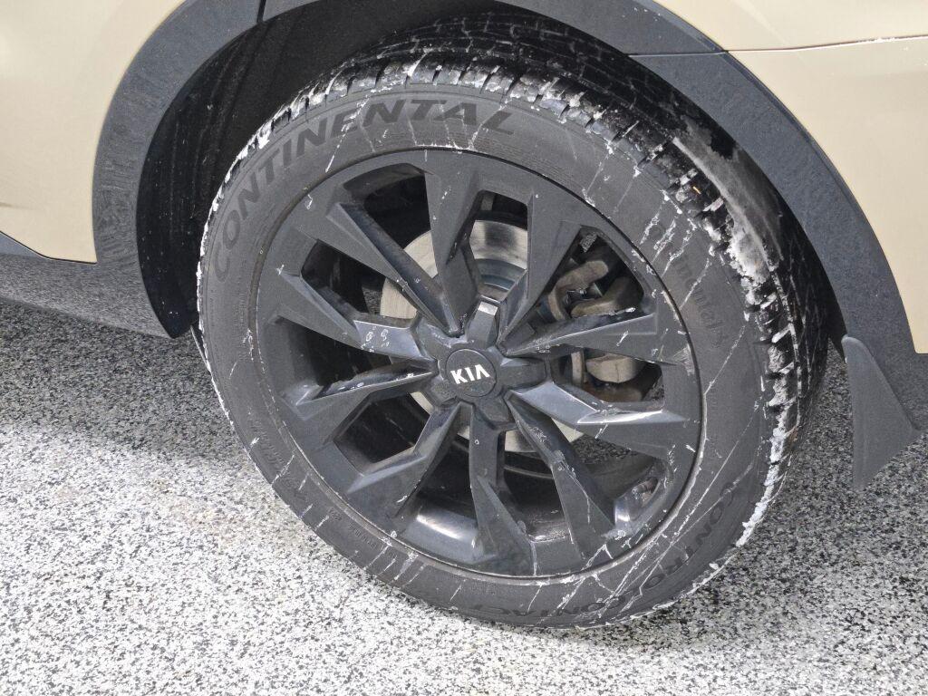 used 2021 Kia Sorento car, priced at $22,099