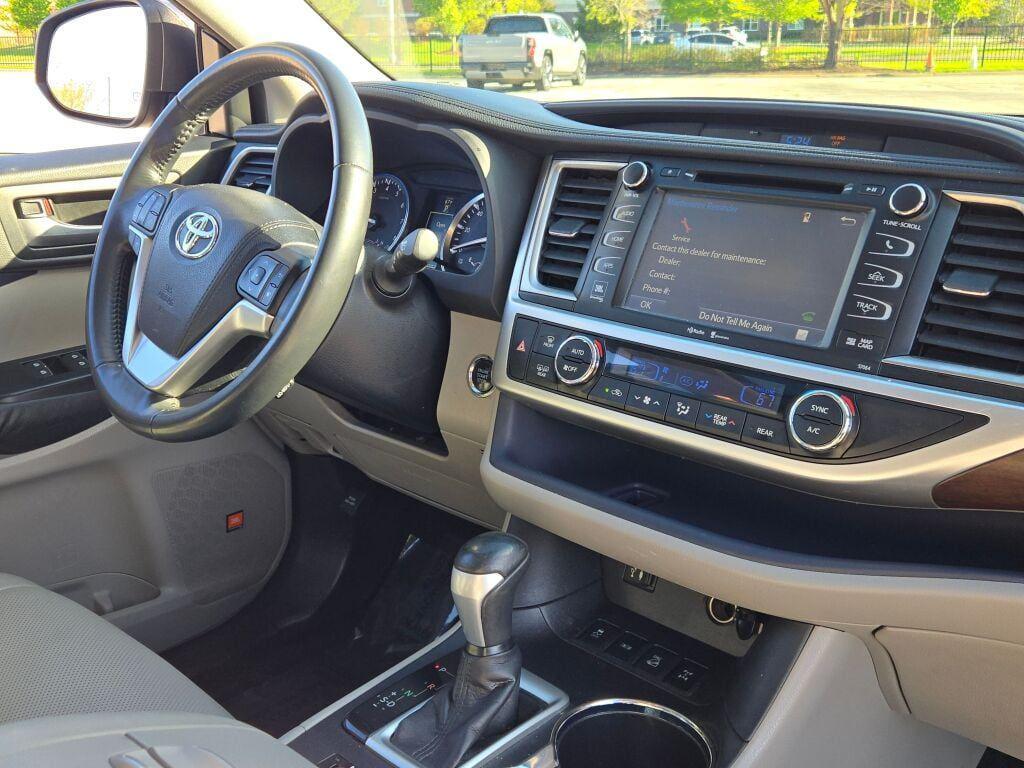 used 2015 Toyota Highlander car, priced at $22,699