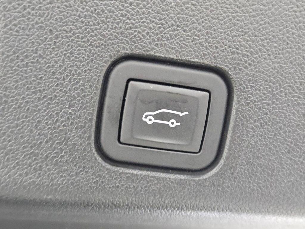 used 2024 Chevrolet Traverse car, priced at $33,211