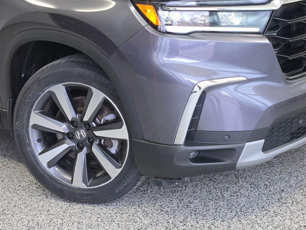 used 2025 Honda Pilot car, priced at $41,599