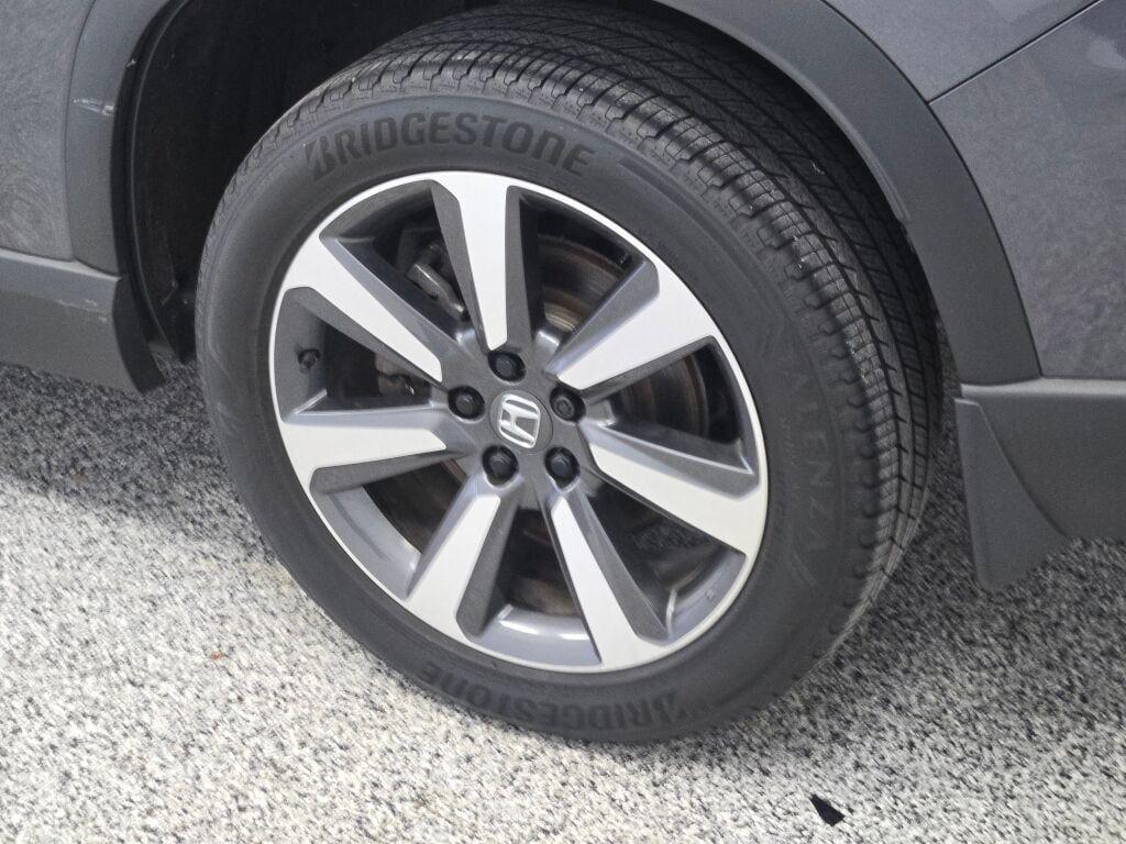 used 2025 Honda Pilot car, priced at $41,599