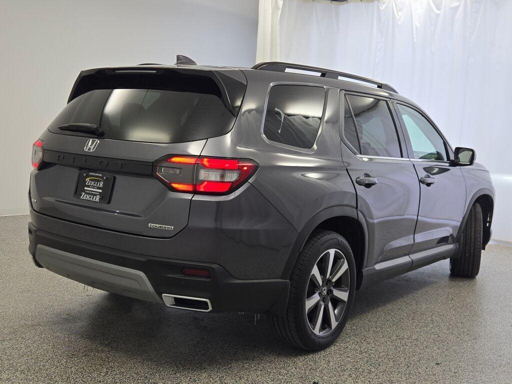 used 2025 Honda Pilot car, priced at $41,599