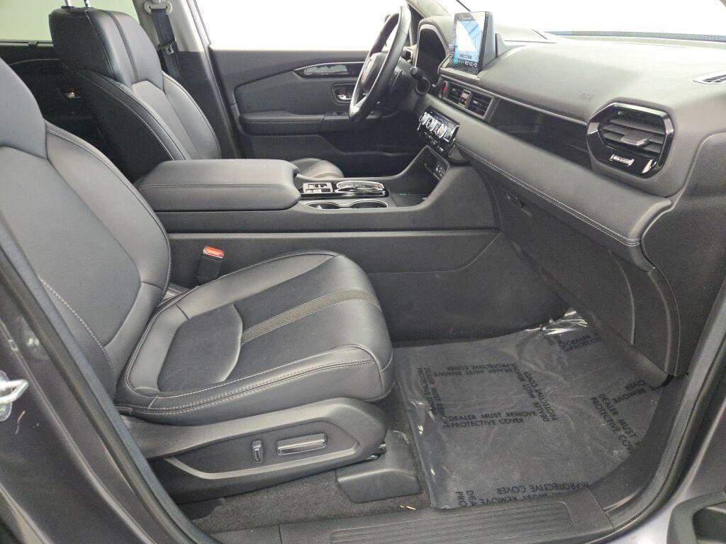 used 2025 Honda Pilot car, priced at $41,599