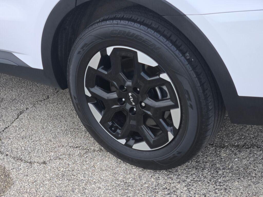 used 2024 Kia Sorento car, priced at $27,899