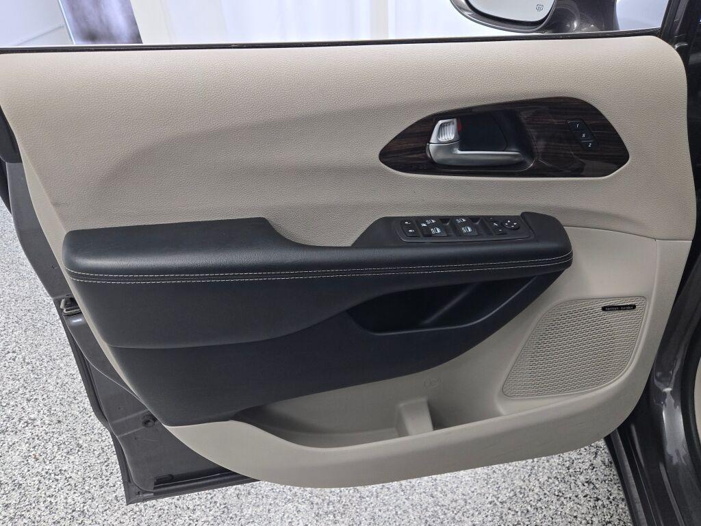 used 2022 Chrysler Pacifica car, priced at $27,295