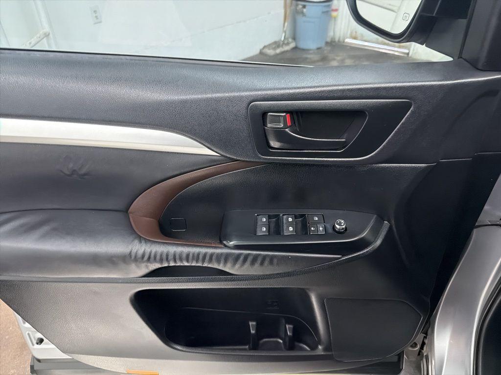 used 2015 Toyota Highlander car, priced at $13,500