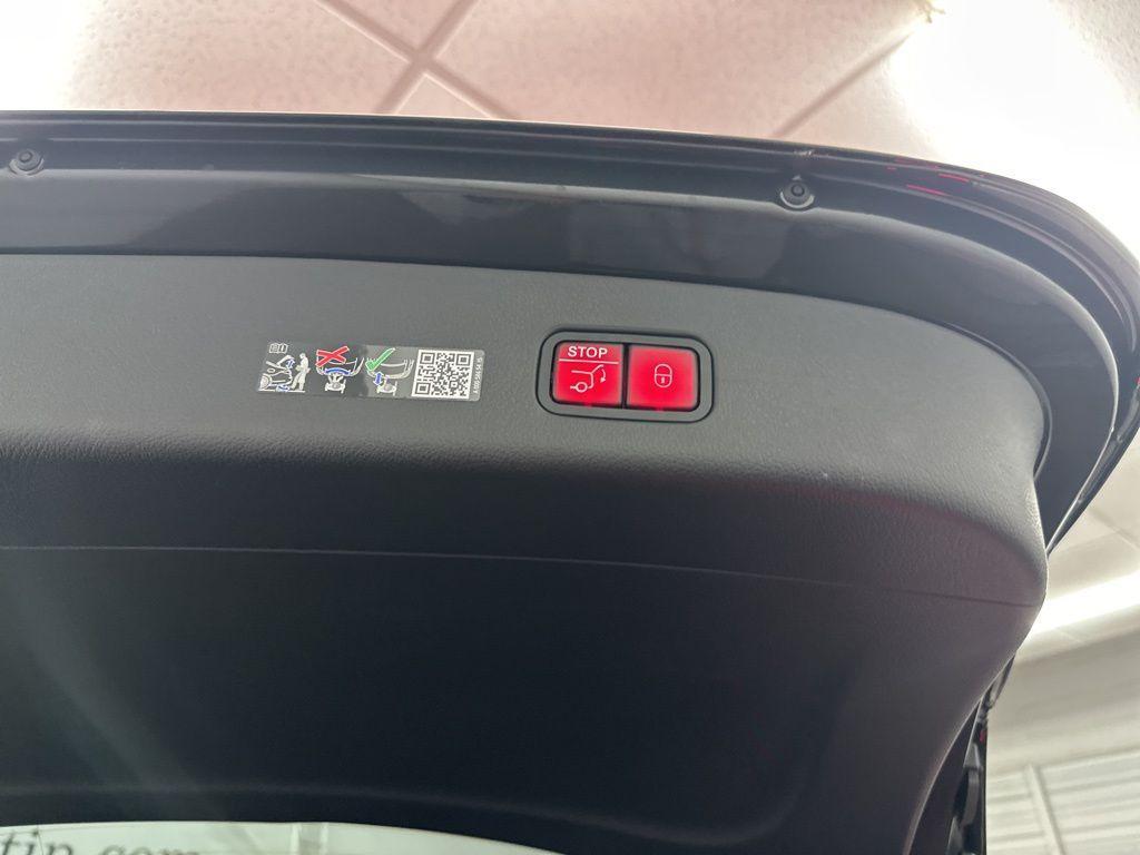 Mercedes-Benz GLC view 25