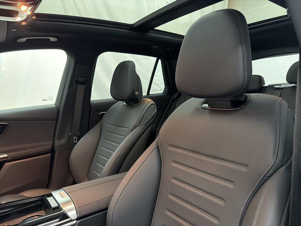 Mercedes-Benz GLC view 13