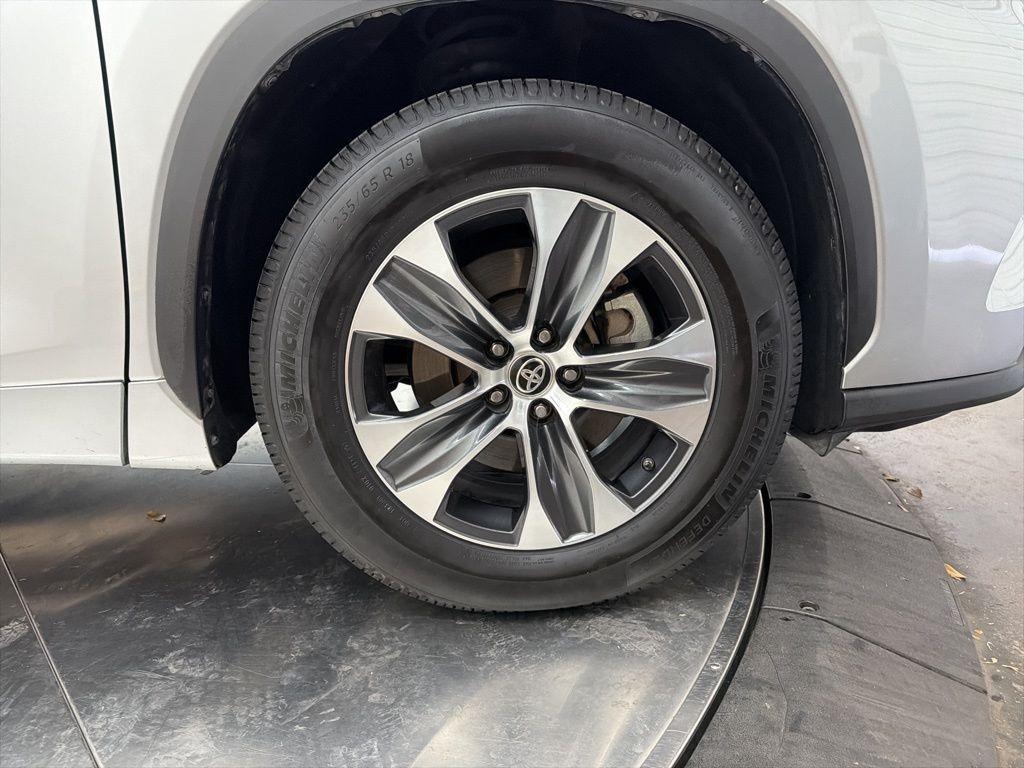 used 2022 Toyota Highlander car, priced at $28,500