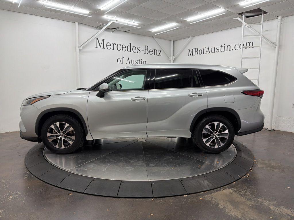 used 2022 Toyota Highlander car, priced at $28,500