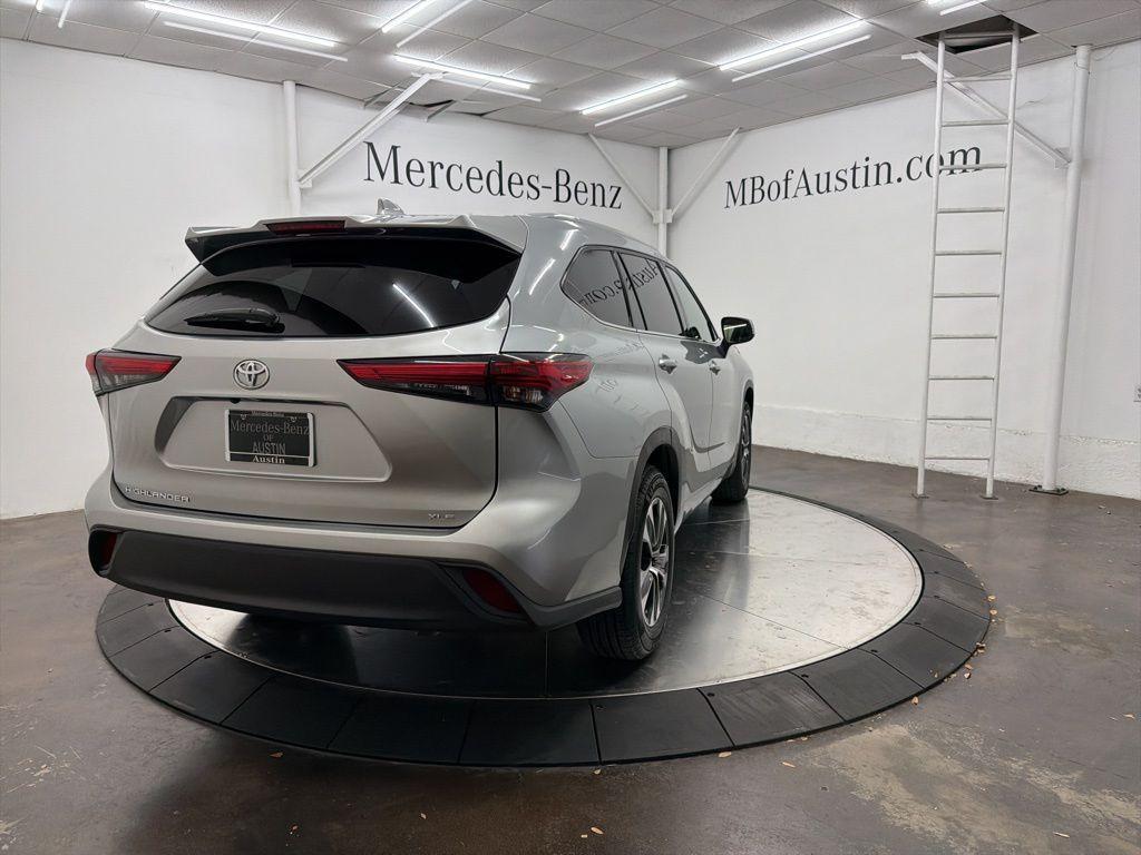 used 2022 Toyota Highlander car, priced at $28,500