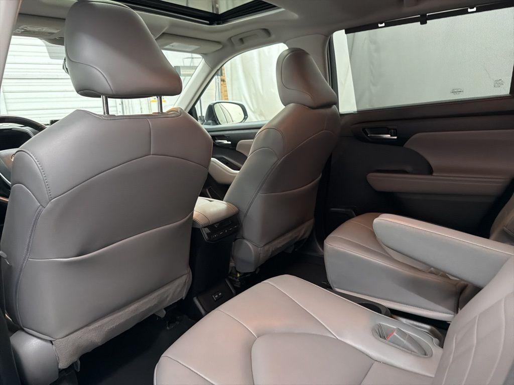 used 2022 Toyota Highlander car, priced at $28,500