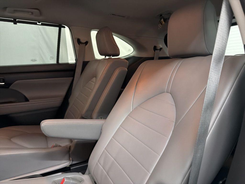 used 2022 Toyota Highlander car, priced at $28,500