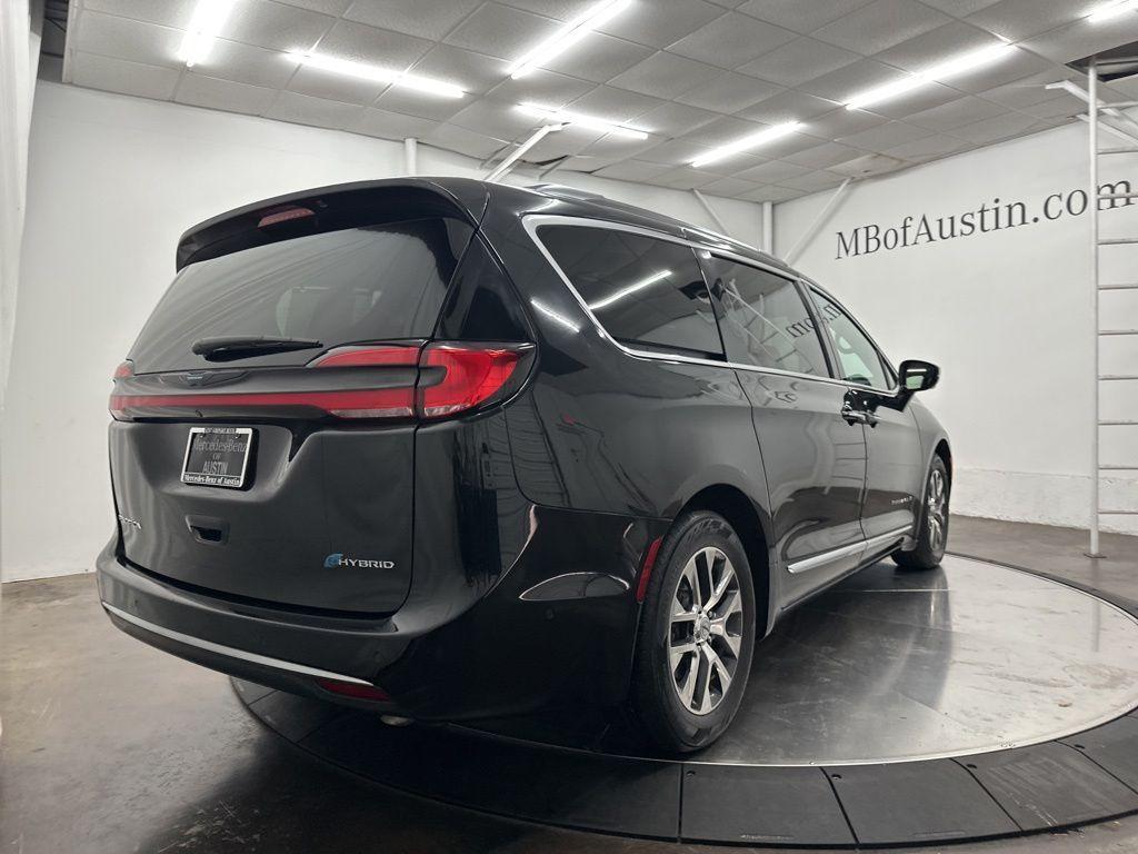 used 2021 Chrysler Pacifica Hybrid car, priced at $28,125