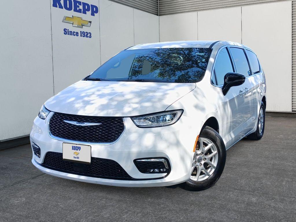 used 2025 Chrysler Pacifica car, priced at $28,994