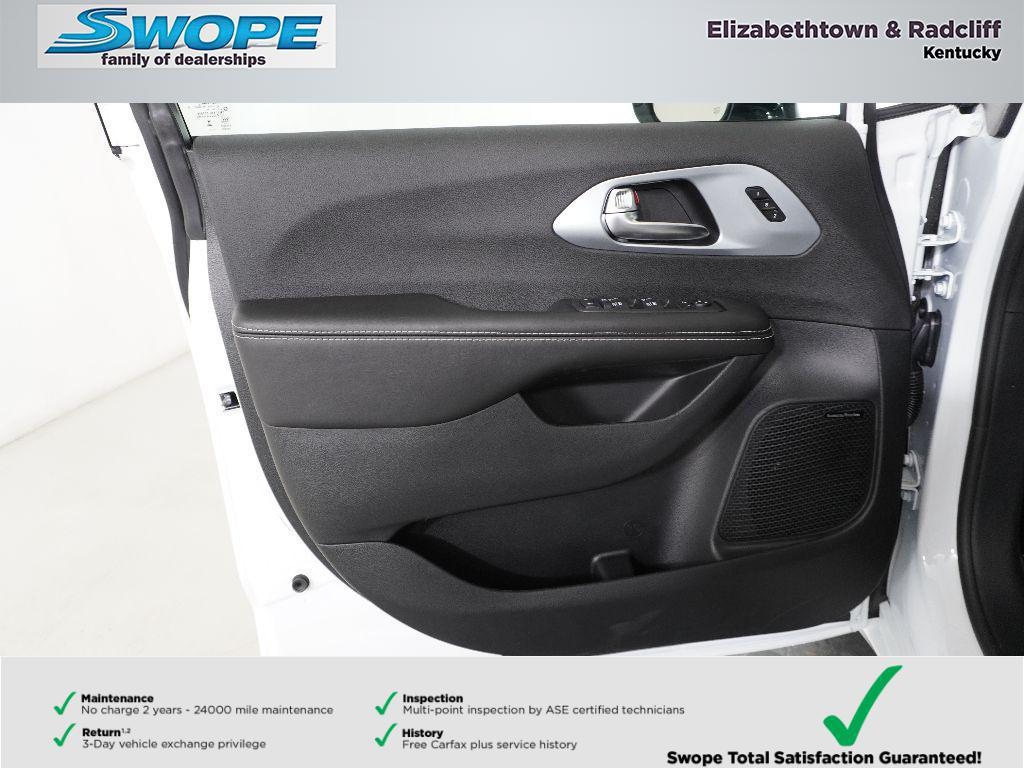 new 2026 Chrysler Pacifica car, priced at $55,379