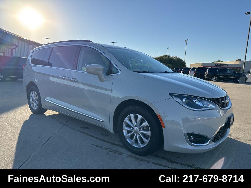 used 2017 Chrysler Pacifica car, priced at $9,999