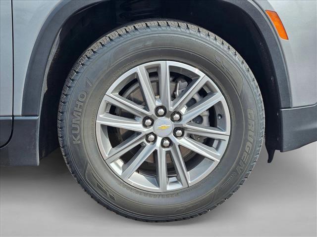 used 2023 Chevrolet Traverse car, priced at $21,995
