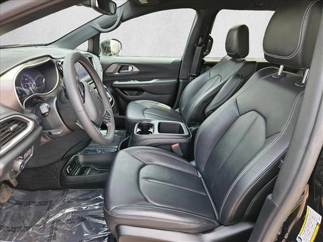 used 2025 Chrysler Pacifica car, priced at $35,032