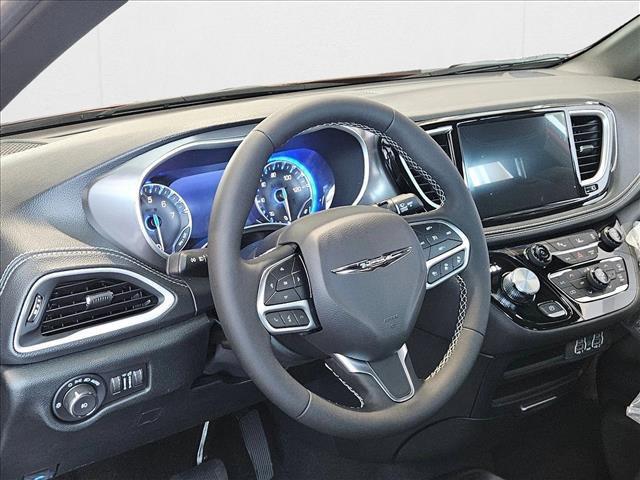 new 2025 Chrysler Pacifica car, priced at $41,471