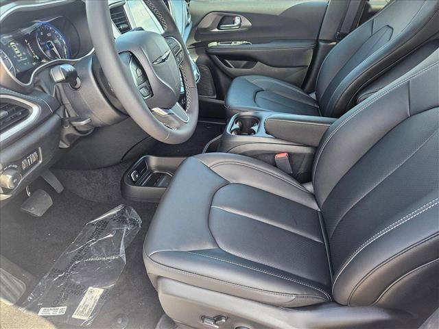 new 2025 Chrysler Pacifica car, priced at $39,292