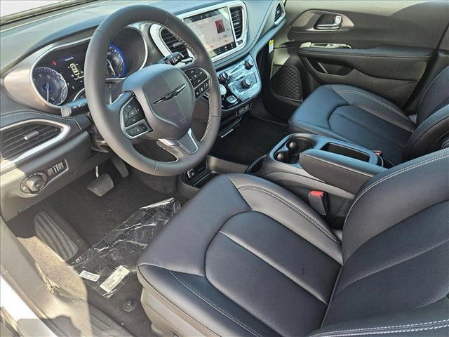 new 2025 Chrysler Pacifica car, priced at $39,292