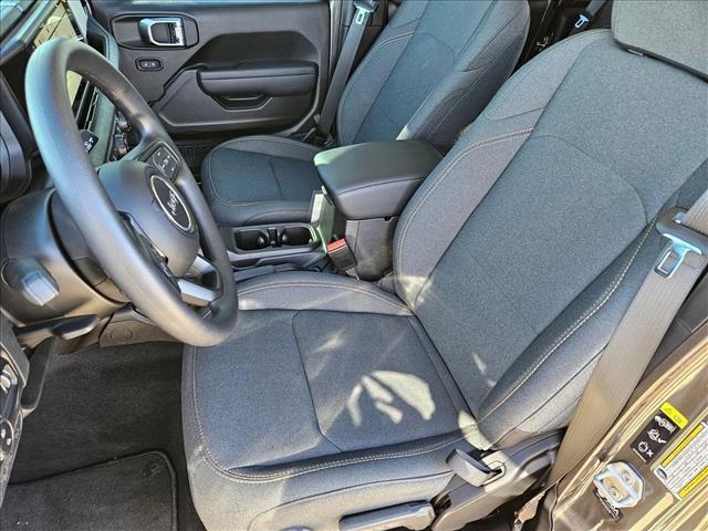 new 2025 Jeep Gladiator car, priced at $39,380