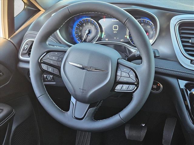 new 2026 Chrysler Pacifica car, priced at $40,193