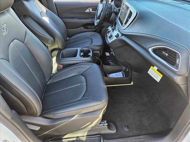 new 2026 Chrysler Pacifica car, priced at $40,193