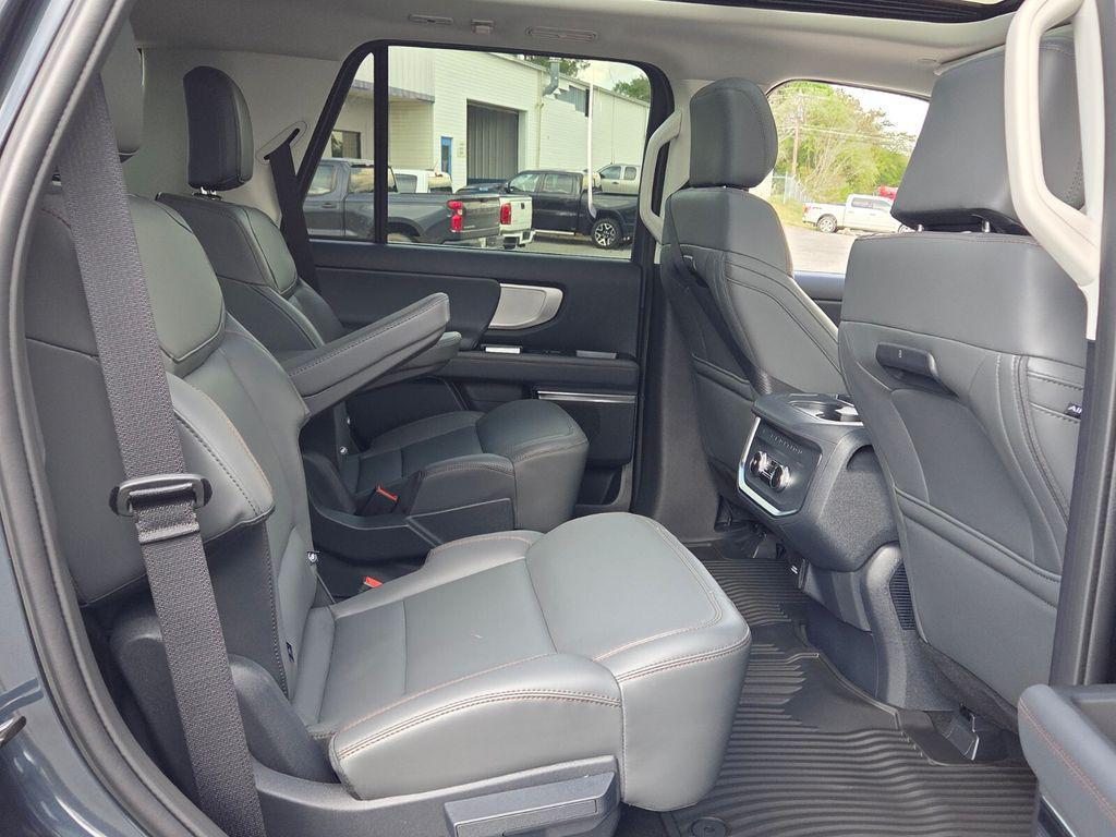 new 2025 Ford Expedition car, priced at $70,898