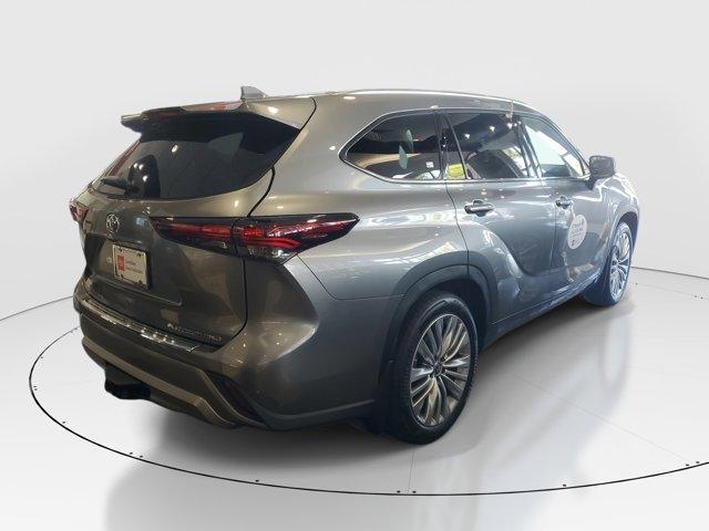used 2025 Toyota Highlander car, priced at $48,994