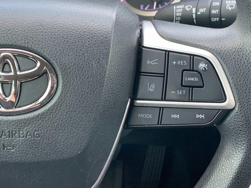 used 2023 Toyota Highlander car, priced at $31,816