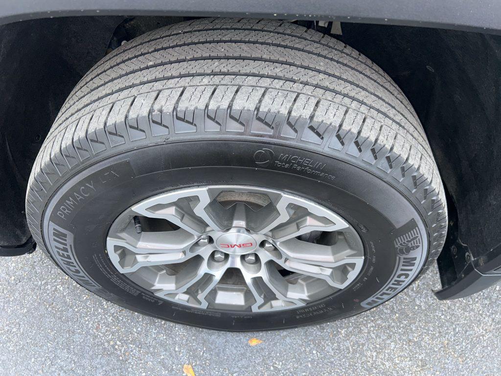 used 2025 GMC Sierra 1500 car, priced at $38,317