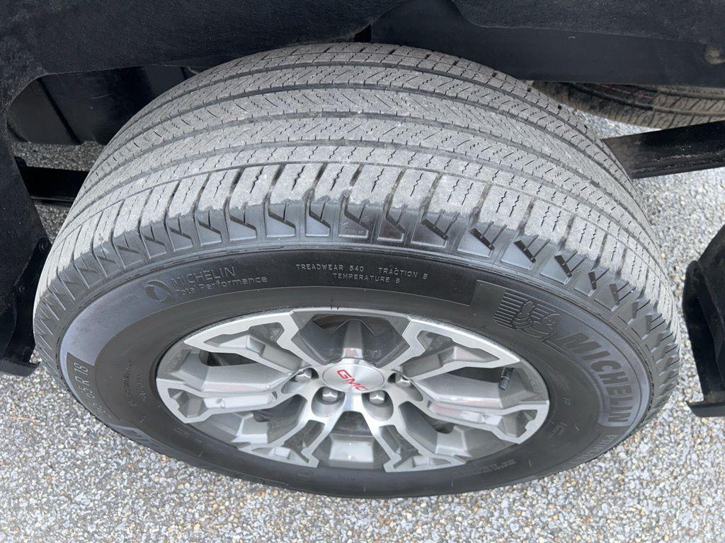 used 2025 GMC Sierra 1500 car, priced at $38,317