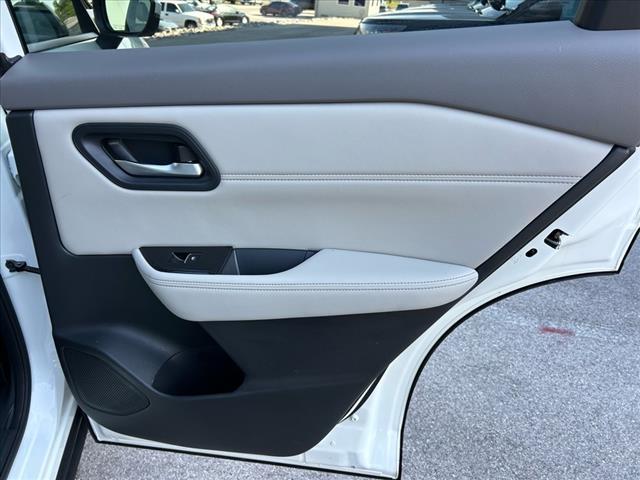 2023 Pearl White Tricoat Nissan Rogue
