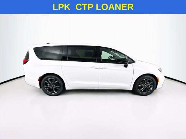 new 2026 Chrysler Pacifica car, priced at $40,000