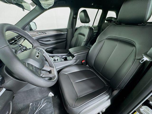 new 2025 Jeep Grand Cherokee car, priced at $42,500