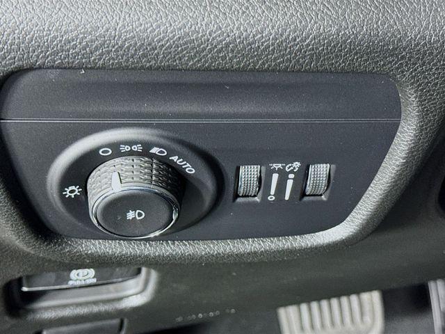 new 2025 Jeep Grand Cherokee car, priced at $42,500