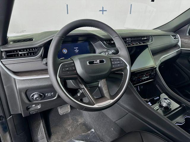 new 2025 Jeep Grand Cherokee car, priced at $42,500