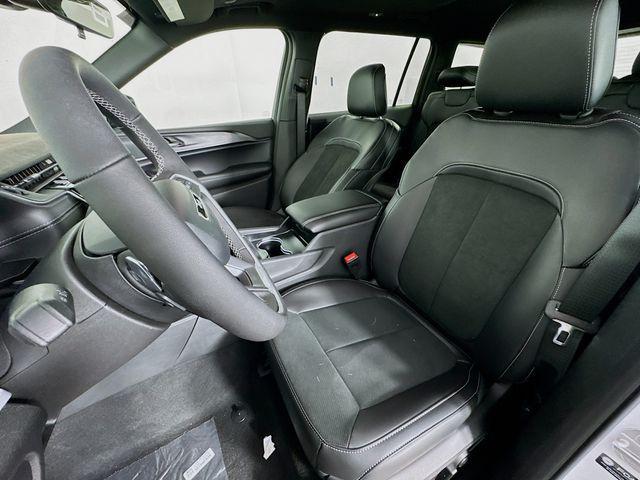 new 2025 Jeep Grand Cherokee L car, priced at $39,000